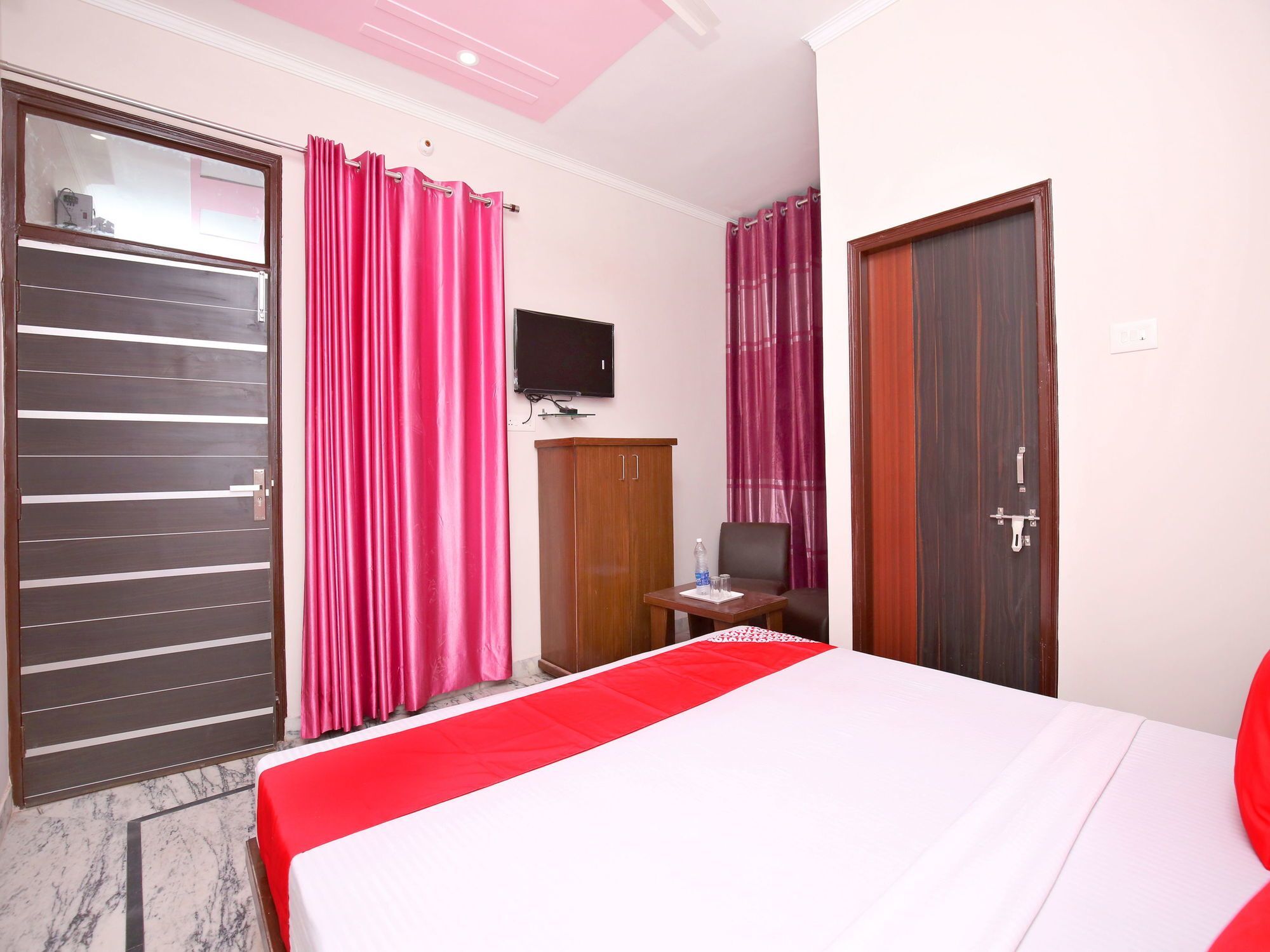 Oyo 16431 Hotel New Comfort 1 Chandīgarh Eksteriør billede